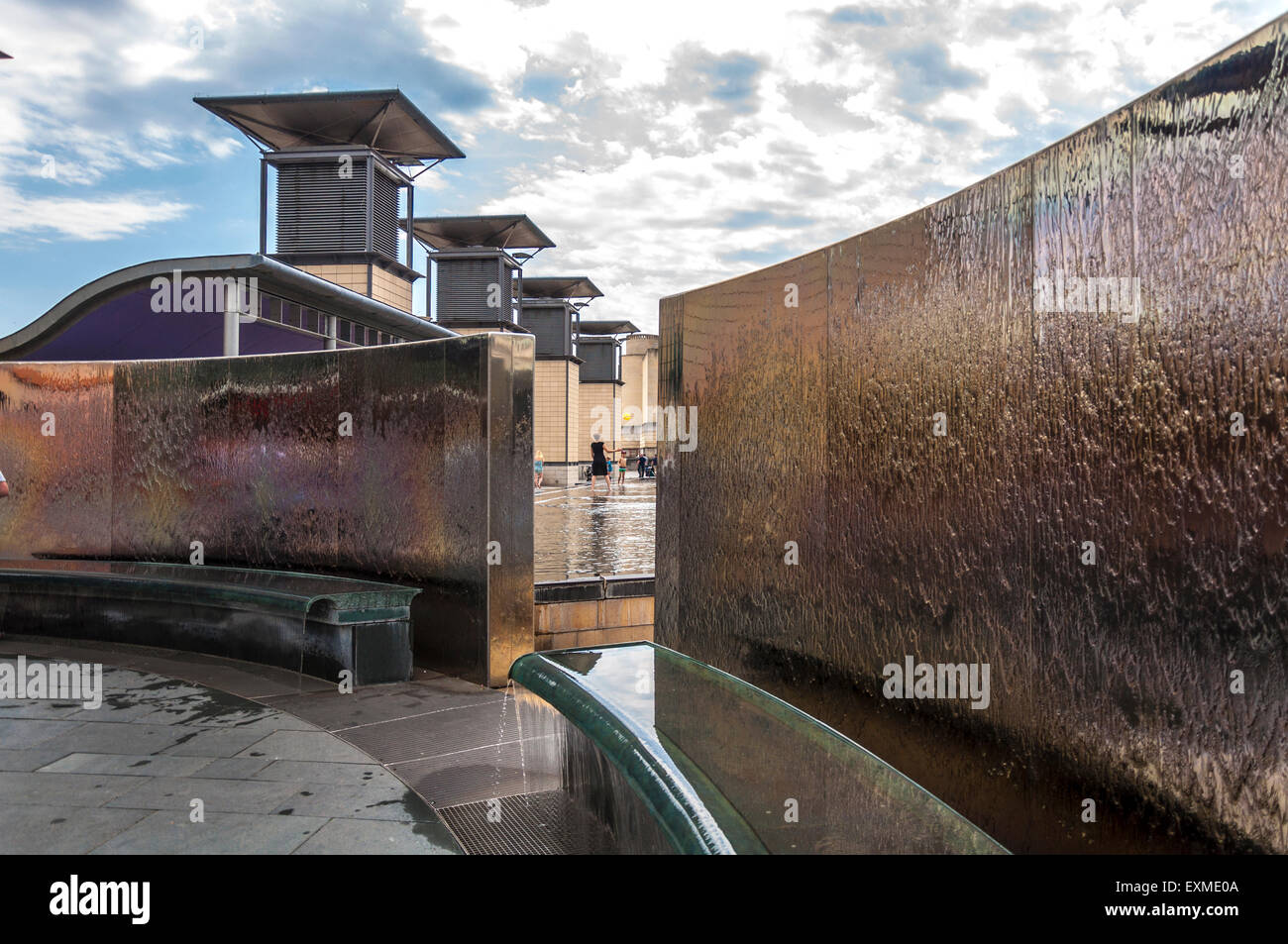 Wasserspiel-Skulptur im Millennium Square, in Bristol, England, UK Stockfoto