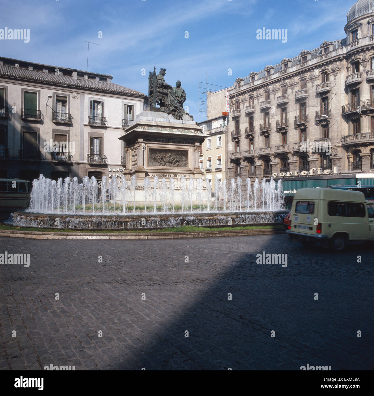 Das Isabella I. Und Columbus-Denkmal Auf der Plaza de Isabel la Católica in Granada, Andalusien, Spanien 1980er Jahre. Das Denkmal von Isabella I. und Kolumbus am Plaza de Isabel la Católica in Granada, Andalusien, Spanien der 1980er Jahre. Stockfoto