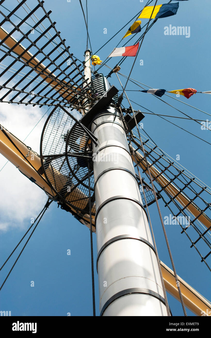 An Bord der SS Great Britain Schiff - Schifffahrtsmuseum in Bristol Hafen betrachten der Crows Nest und Mast angedockt Stockfoto