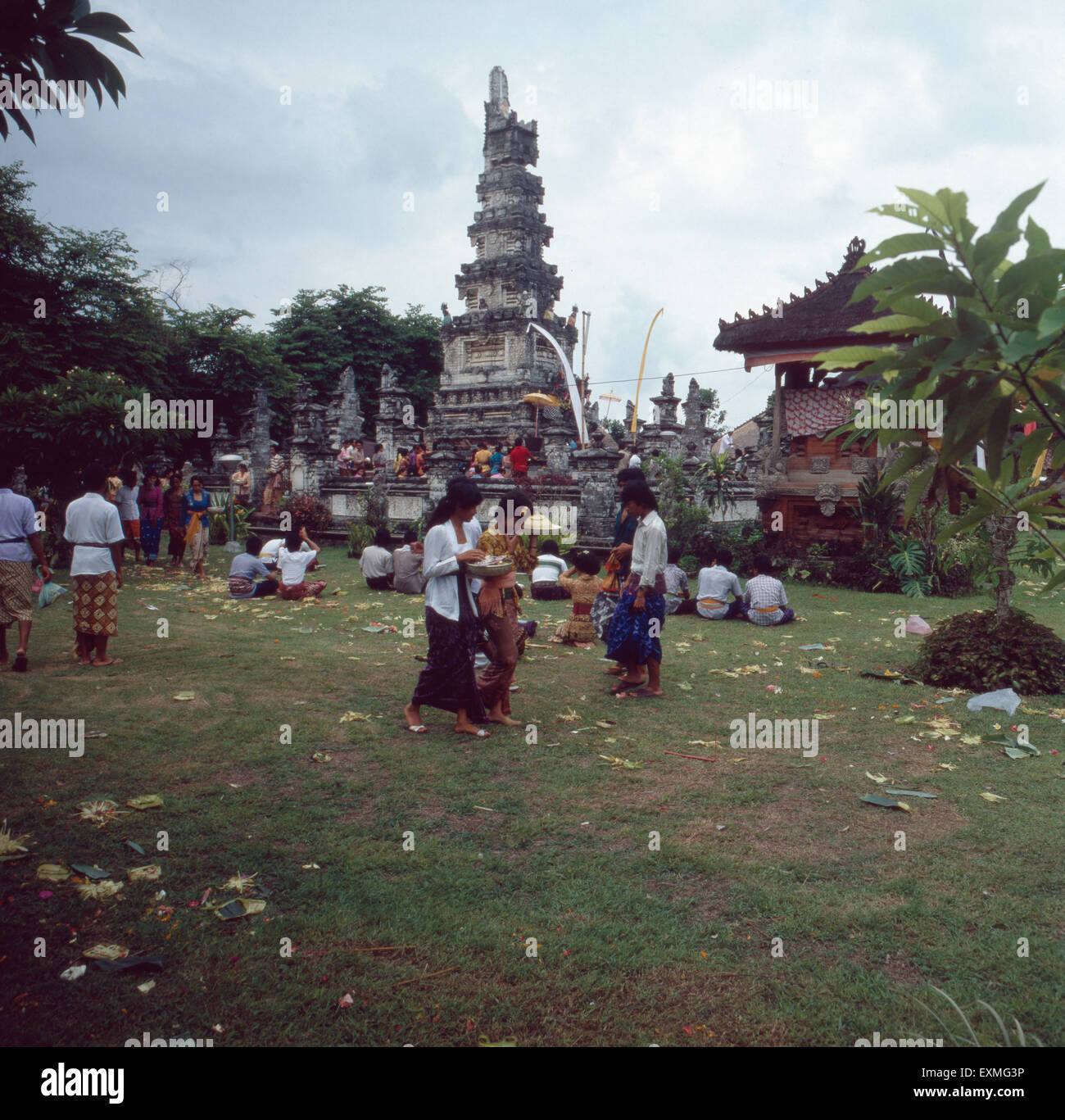 Sterben Sie Feier des Balinesischen Neujahrs in Denpasar, Bali, Indonesien 1982. Balinesische Neujahr in Denpasar, Bali, Indonesien 1982 zu feiern. Stockfoto