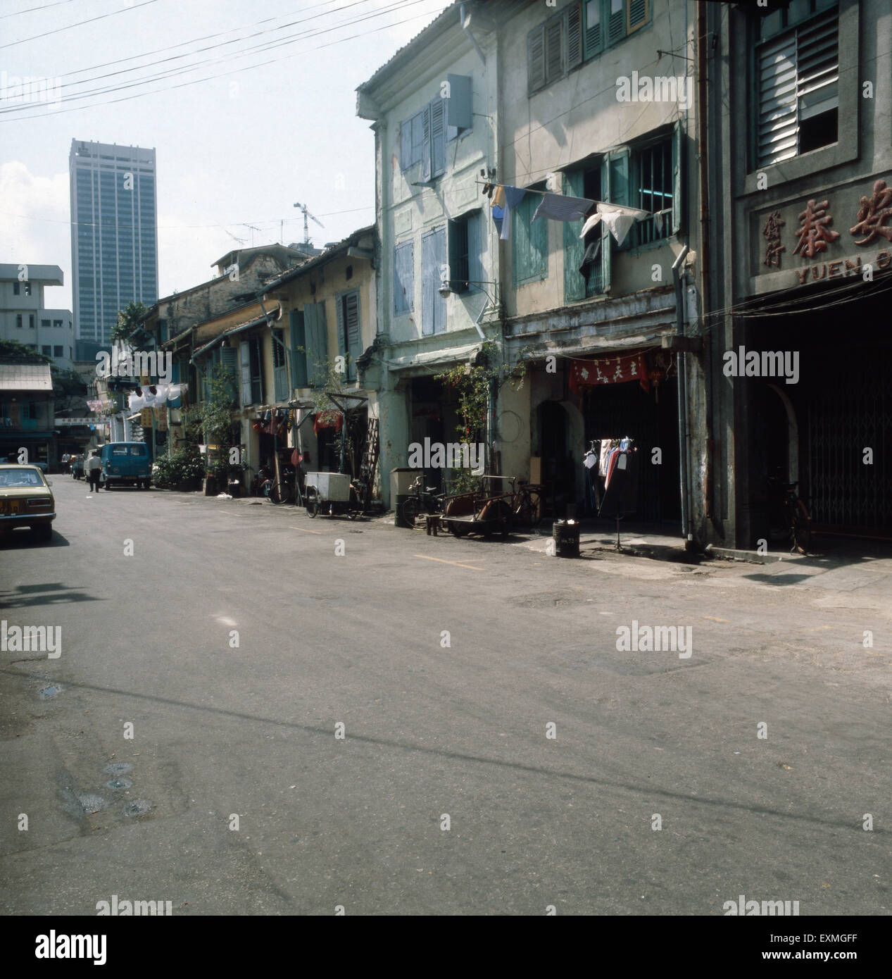 Unterwegs in Den Straßen von Chinatown in Singapur, 1980er Jahre. Auf dem Weg in den Straßen von Chinatown in Singapur, der 1980er Jahre. Stockfoto