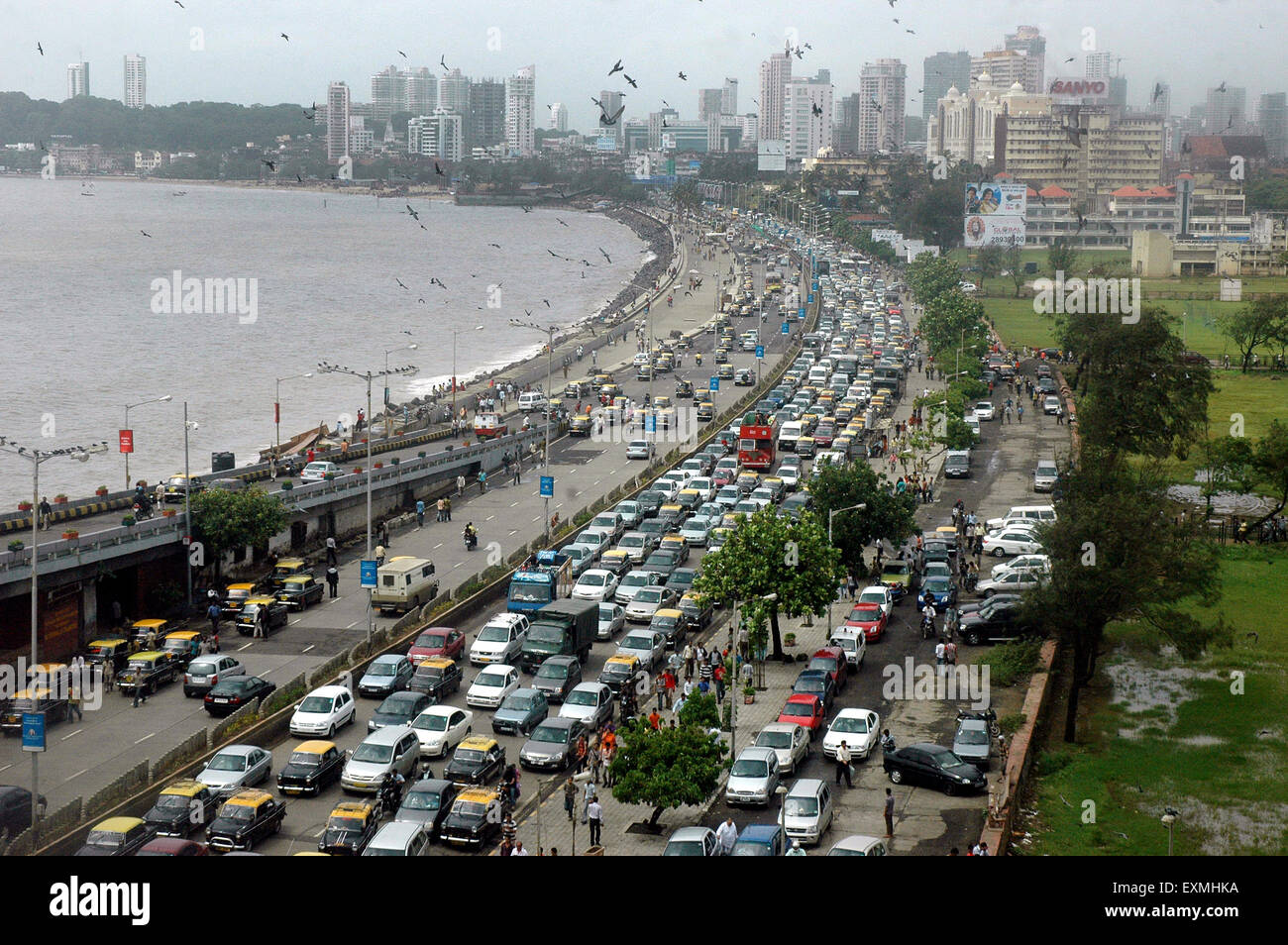 Verkehrslärm, Marine Drive, Bombay, Mumbai, Maharashtra, Indien, Asien Stockfoto