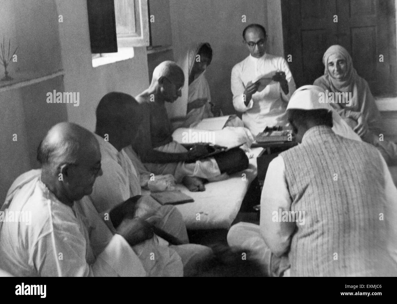 Mahatma Gandhi treffen Sharad Chandra Bose älterer Bruder Subhash Chandra Bose Sardar Vallabhbhai Patel Rajkumari Amrit Delhi Stockfoto