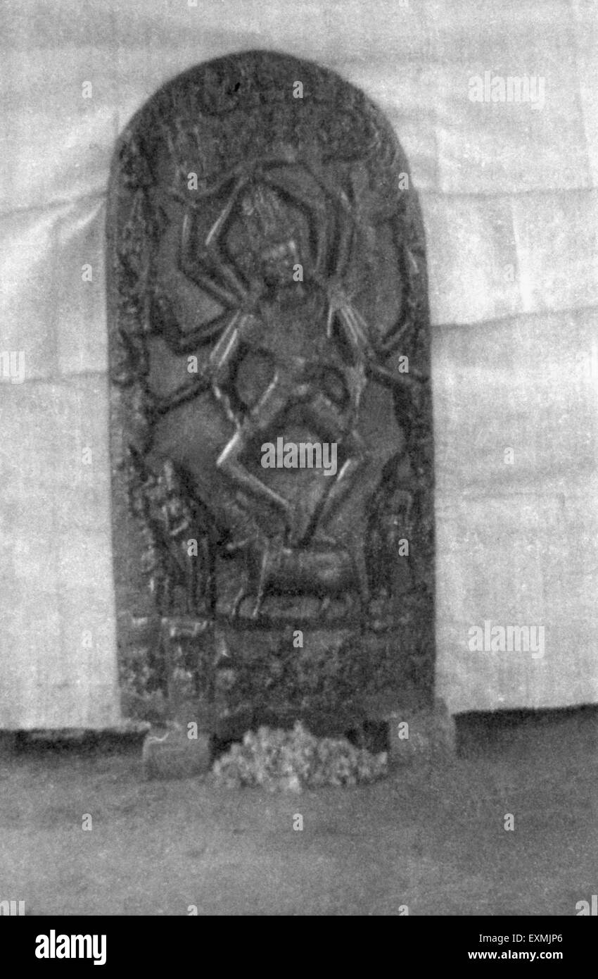 Tanzende Gott Stein Statue, Noakhali, Bhulua, Chittagong, Bengalen, November 1946, Indien, Bangladesch, Asien, alter Jahrgang 1900s Bild Stockfoto