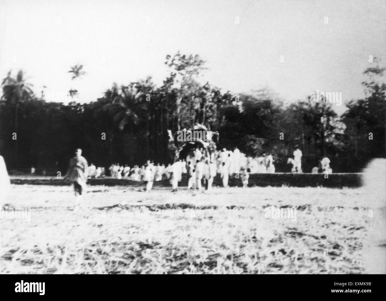 Wenige Menschen in Noakhali East Bengal; November 1946; Indien nicht Herr Stockfoto