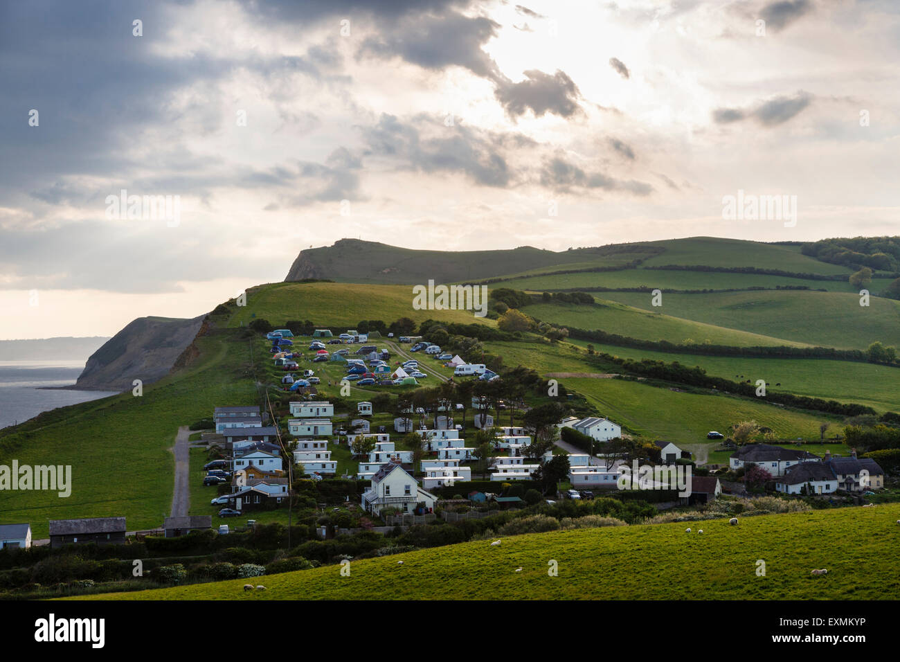 Campingplatz in der schönen Landschaft am Eype an der Jurassic Coast, Dorset. Stockfoto