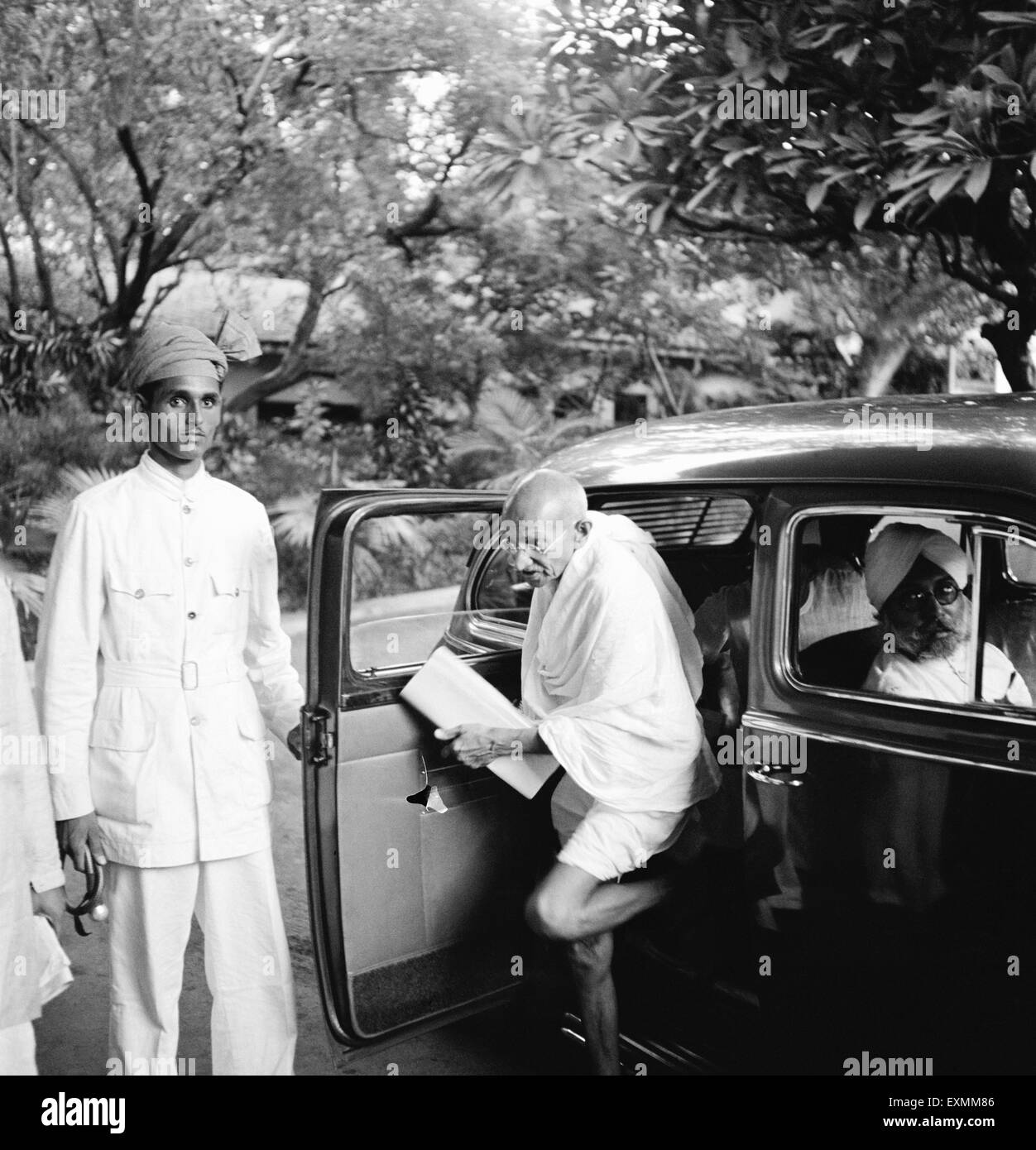 Mahatma Gandhi; ein Auto zu verlassen; Mumbai; 1944; Indien nicht Herr Stockfoto