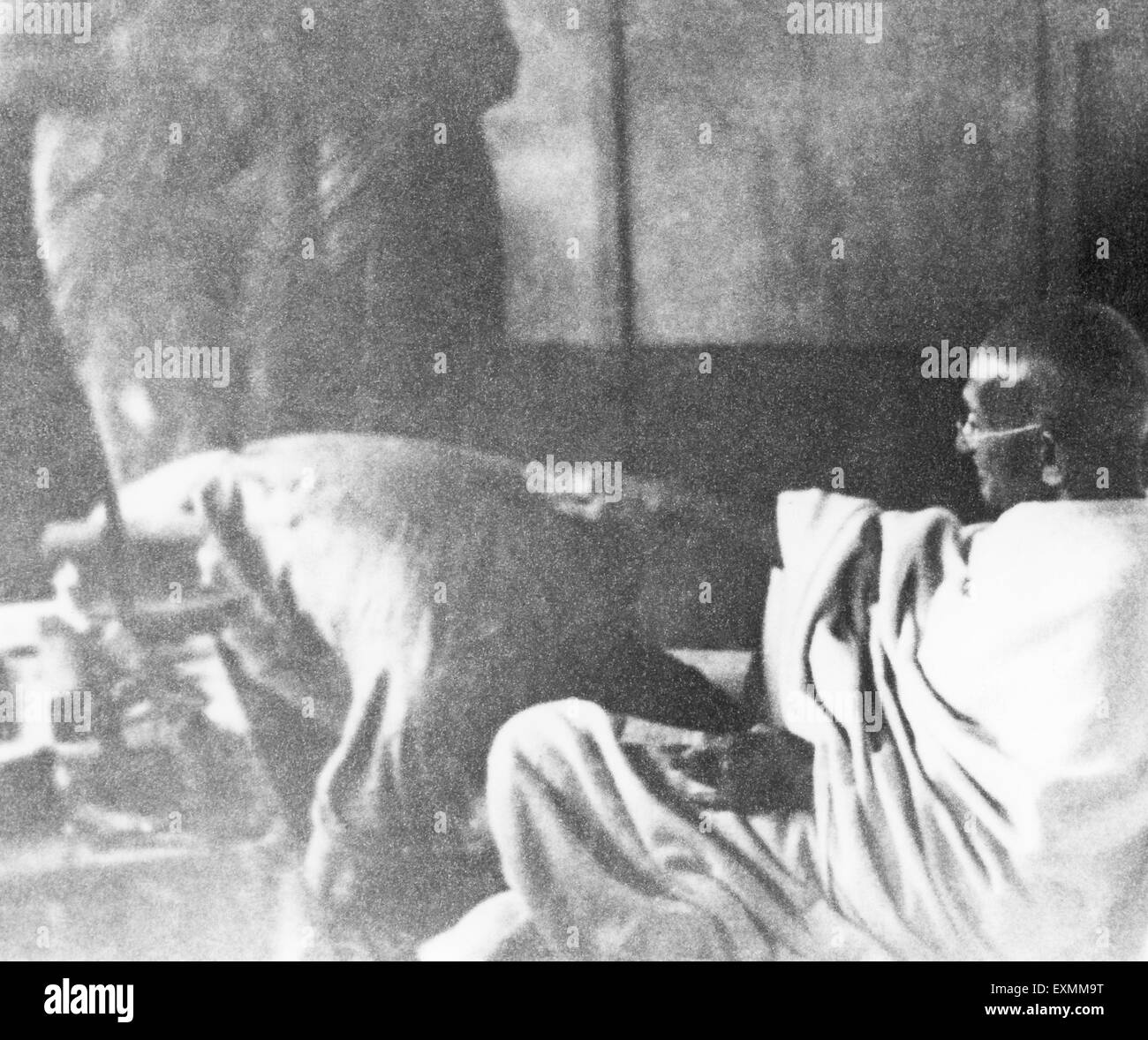Mahatma Gandhi Segen verneigte Person, Indien, Asien, alter Jahrgang 1900s Bild Stockfoto