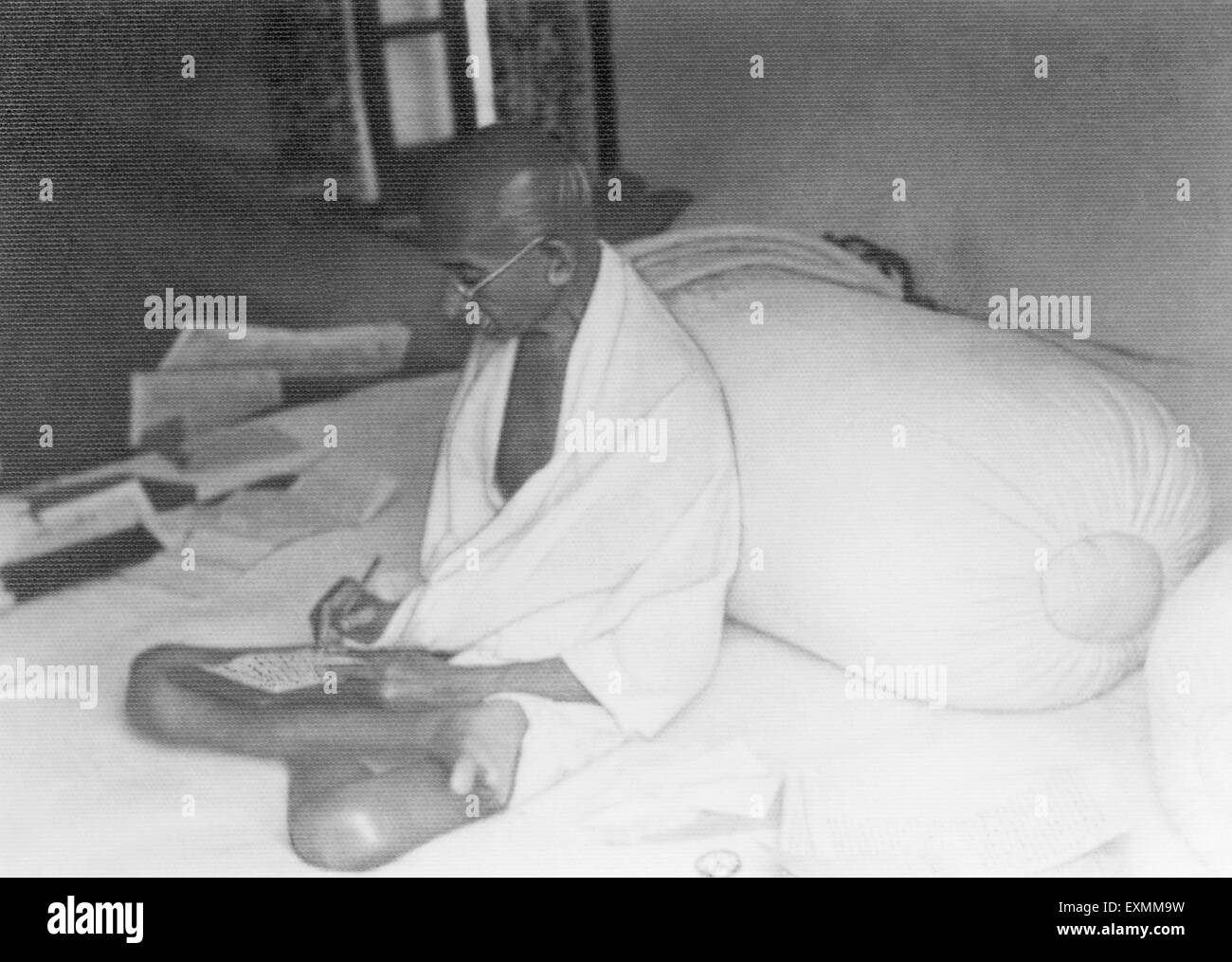Mahatma Gandhi schreiben, Indien, Asien, alter Jahrgang 1900s Bild Stockfoto