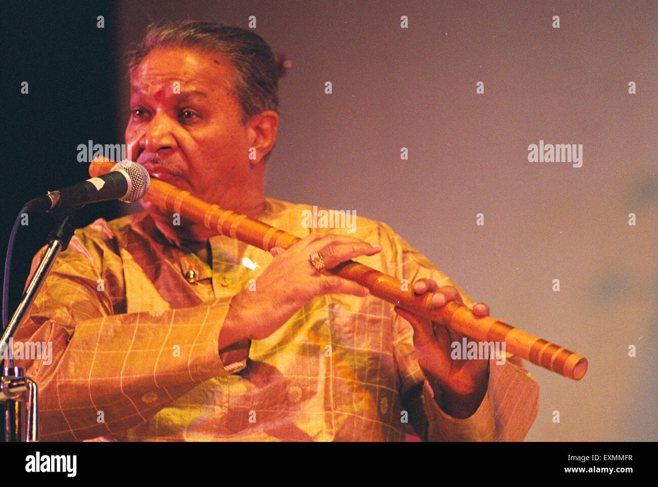 Pandit Hariprasad Chaurasia ist ein indischer klassischer Flötist. Stockfoto