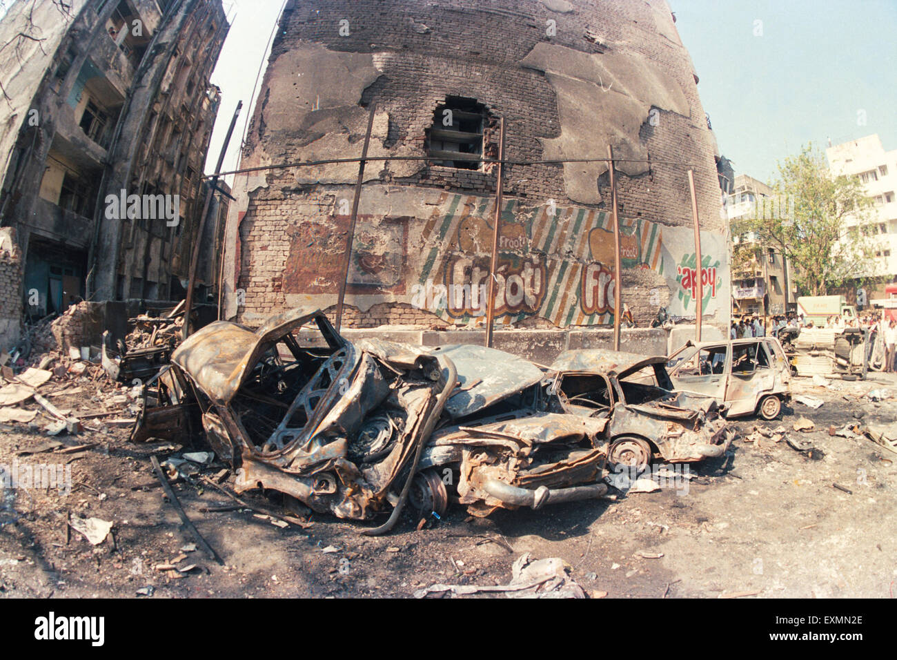 Autos beschädigt Terror Bombe Explosion 1993 Bombay Stock Exchange BSE Bombay Mumbai Maharashtra Indien Stockfoto
