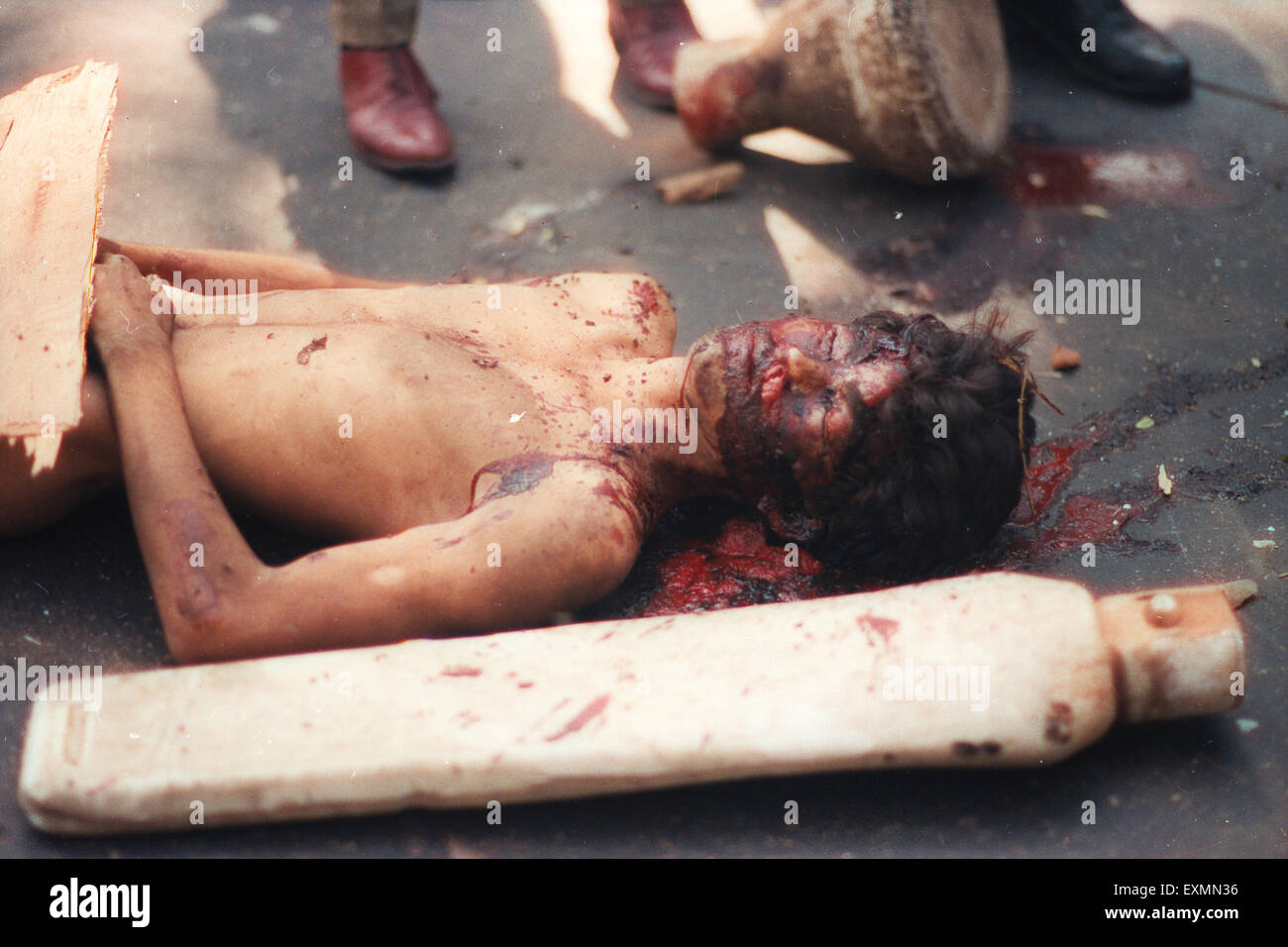 Toten Mann Opfer Terror Bombe Explosion Explosion 1993 Bombay Mumbai Maharashtra Indien Stockfoto