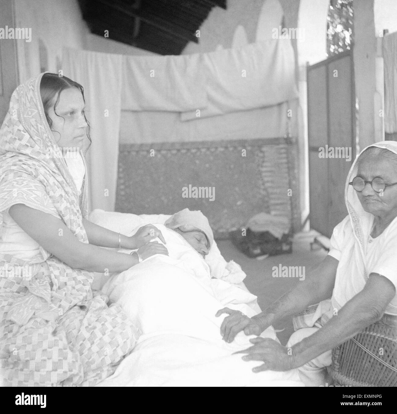 Mahatma Gandhi von Vijyalaxmi Gandhi Ehefrauvon Purushottam Gandhi schnell Rashtriyashala Ashram Rajkot massiert Stockfoto