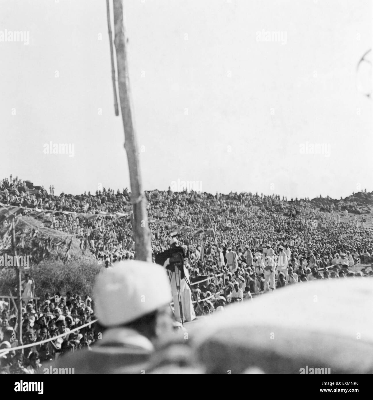 Blick vom Podium Menschen bei einem Masse treffen; Madras; 1946 Stockfoto