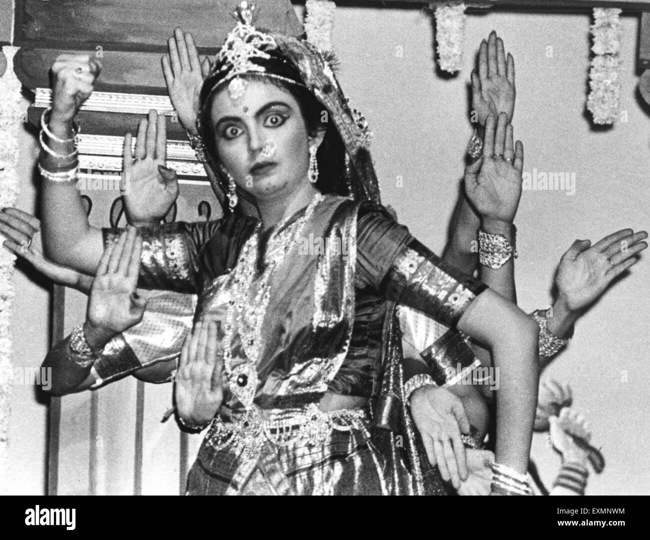 Klassischer Tanz zeigt Form der Göttin Durga Stockfoto