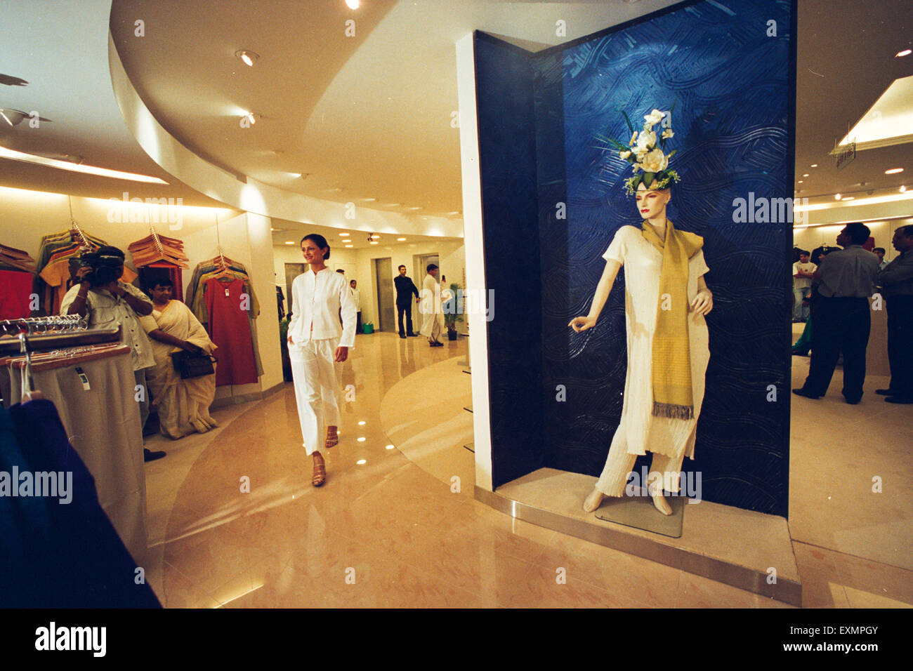 erste Kreuzung Einkaufszentrum Bombay Mumbai Maharashtra Indien anzeigen Stockfoto