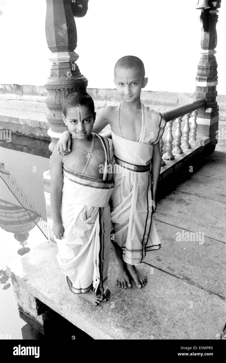 Jungen lernen alte vedische kulturelle Bildung, Prahlada Gurukula, Pejavara Matha, Thenkpete, Udupi, Karnataka, Indien, Asien Stockfoto