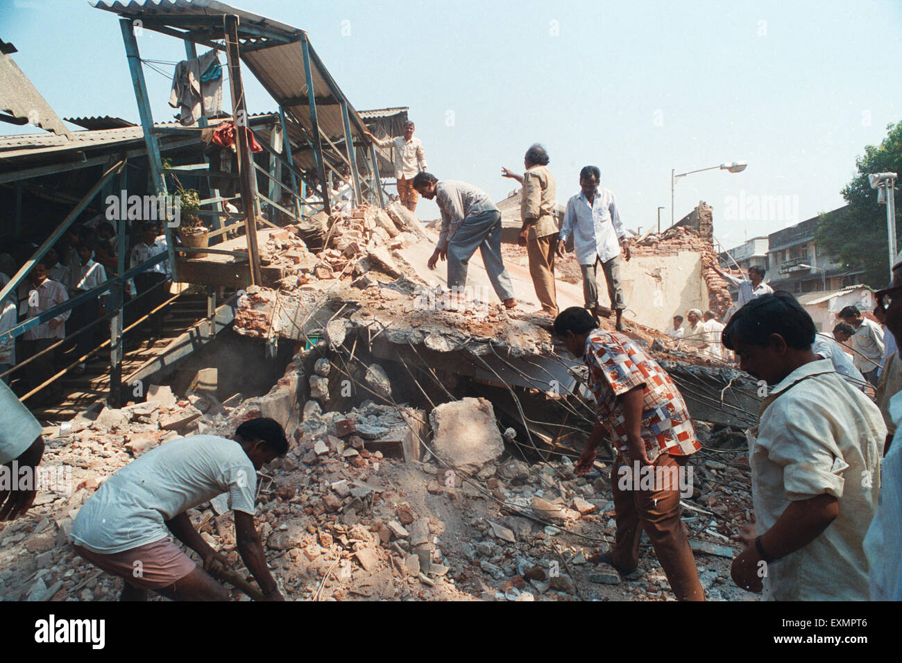 Zerstörung brechen illegale unbefugte Struktur bombay mumbai maharashtra indien asien Stockfoto