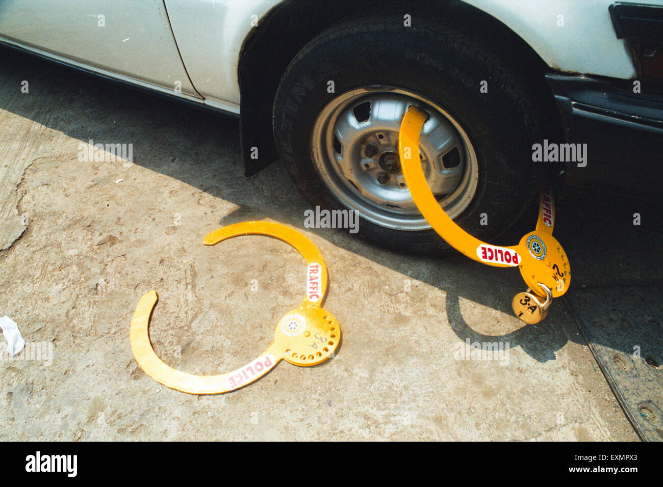 Autoschleuse durch Verkehrspolizei, Bombay, Mumbai, Maharashtra, Indien, Asien Stockfoto