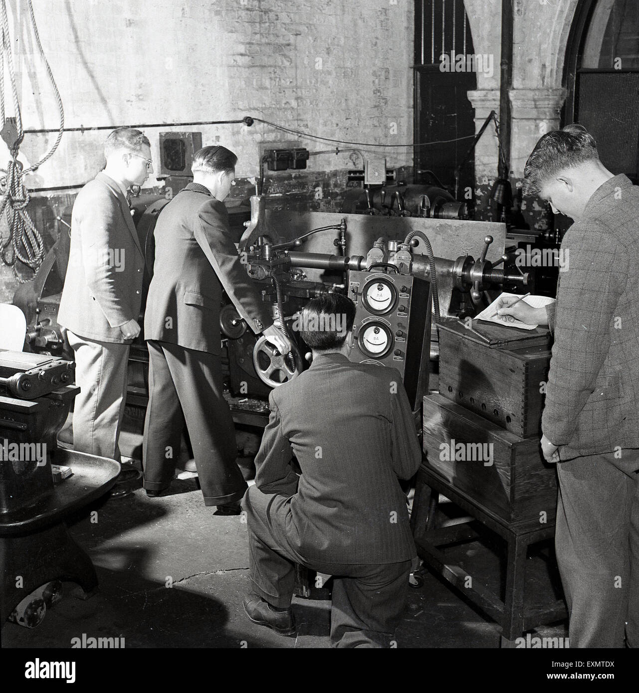 1950er-Jahren, historische, engineering-Studenten in Factory. Stockfoto