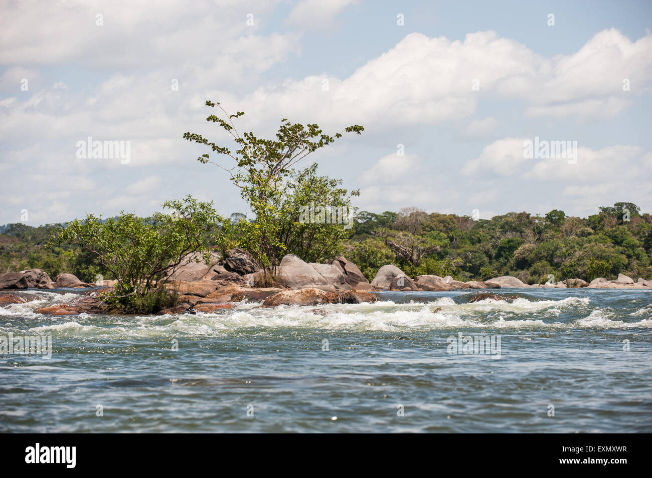 Rio Xingu, Bundesstaat Para, Brasilien. Beginn der Stromschnellen. Stockfoto