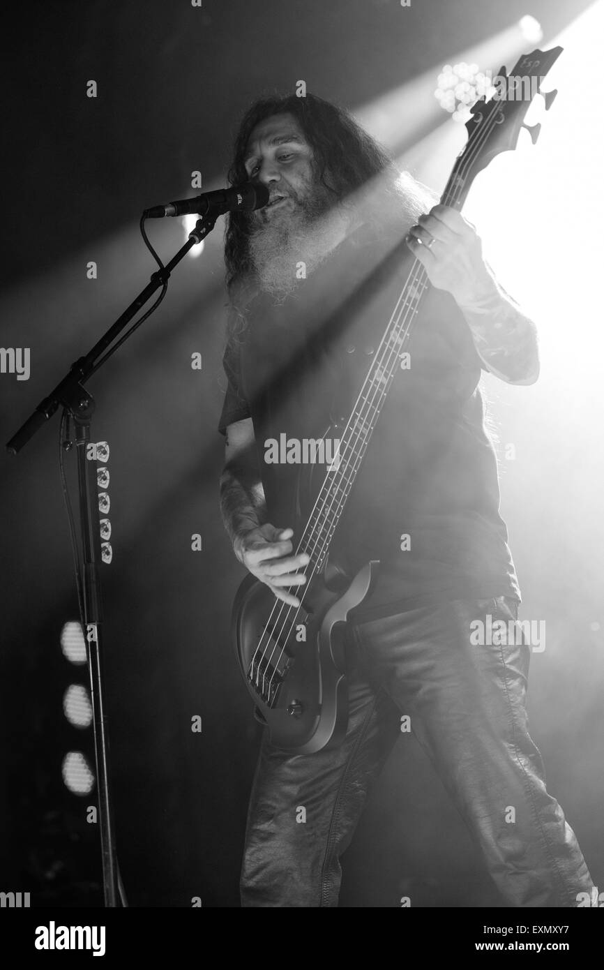 Milwaukee, Wisconsin, USA. 8. Juli 2015. Sänger TOM ARAYA von Slayer tritt während der Mayhem Festival in The Rave in Milwaukee, Wisconsin © Daniel DeSlover/ZUMA Draht/Alamy Live News Stockfoto
