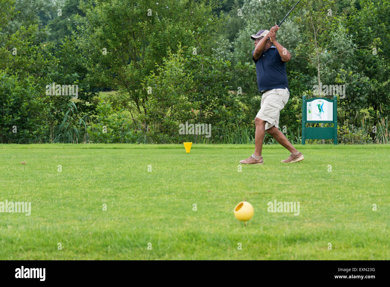 DELDEN, HOLLAND - JULI 5: unbekannte Golfer an open Golf Turnier am Juli 5 2015 in Delden Holland, dieses Spiel ist er Stockfoto