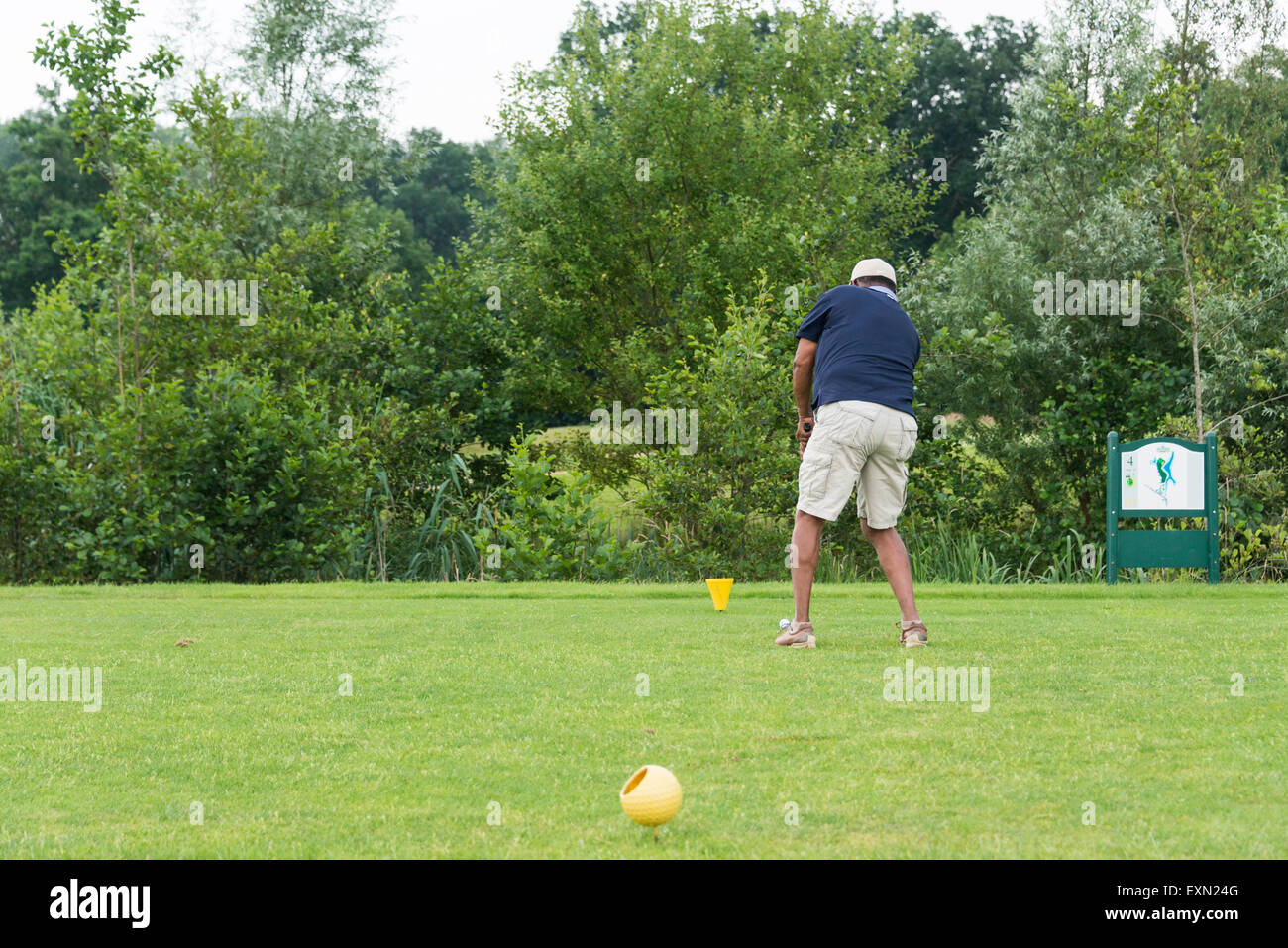 DELDEN, HOLLAND - JULI 5: unbekannte Golfer an open Golf Turnier am Juli 5 2015 in Delden Holland, dieses Spiel ist er Stockfoto