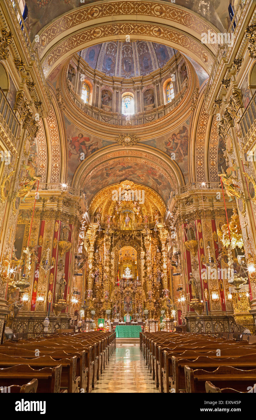 GRANADA, Spanien - 29. Mai 2015: Das Schiff der barocken Basilika San Juan de Dios mit den Fresken von Diego Sanchez Sarabia aus se Stockfoto