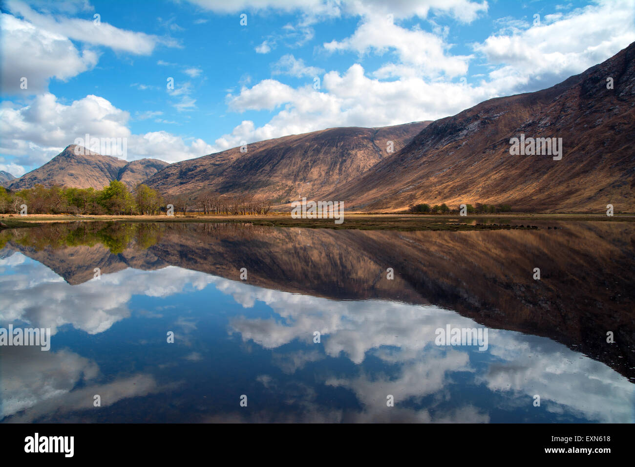 Reflexionen über Loch Etive, Schottland Stockfoto