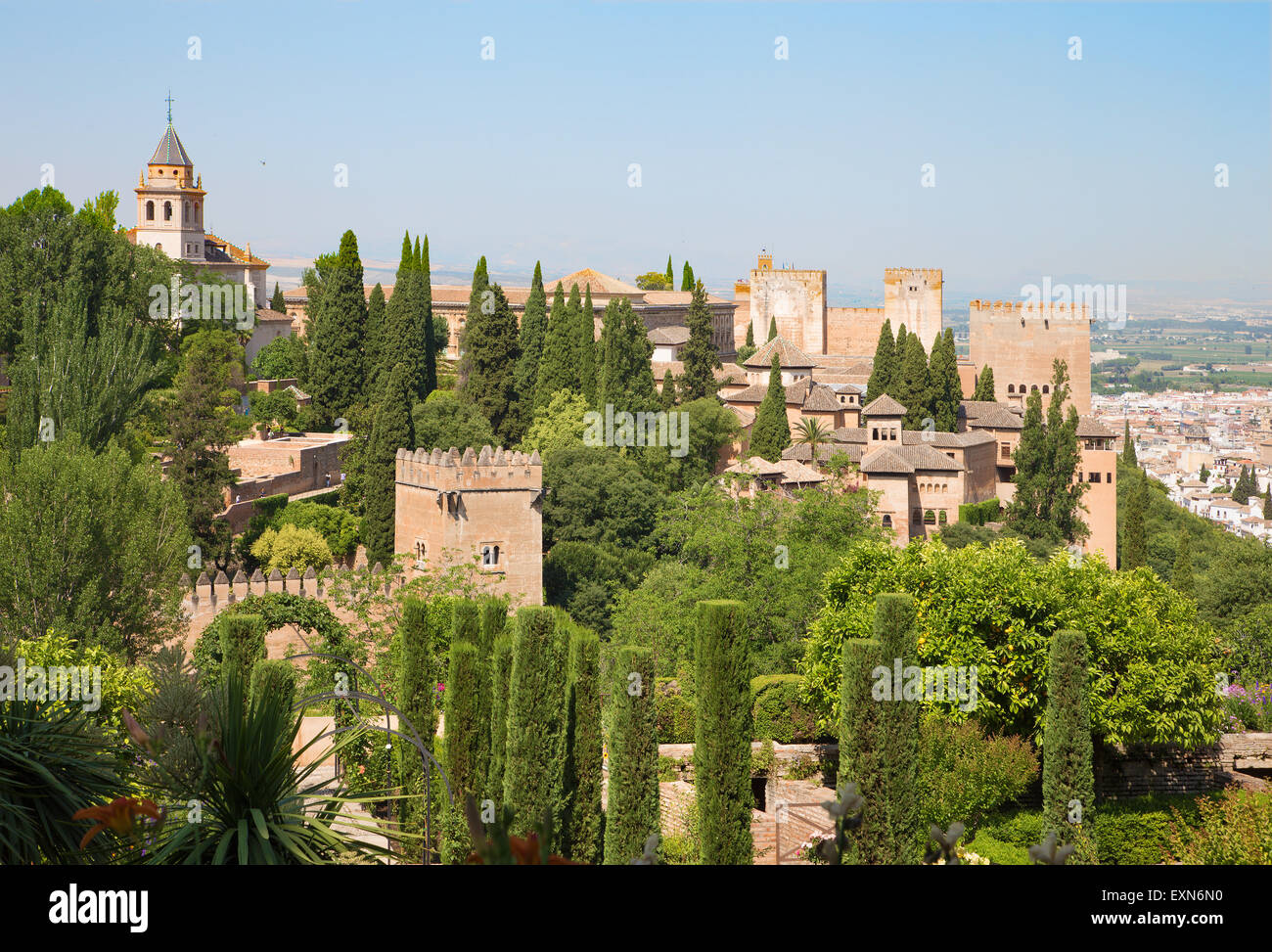 Granada - das Panorama der Alhambra und Generalife Gärten der Stadt. Stockfoto