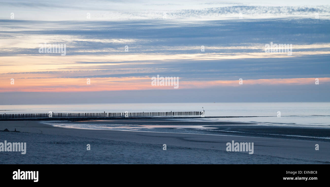 Deutschland, Niedersachsen, Friesland, Wangerooge, Oststrand am Abend, Panorama Stockfoto