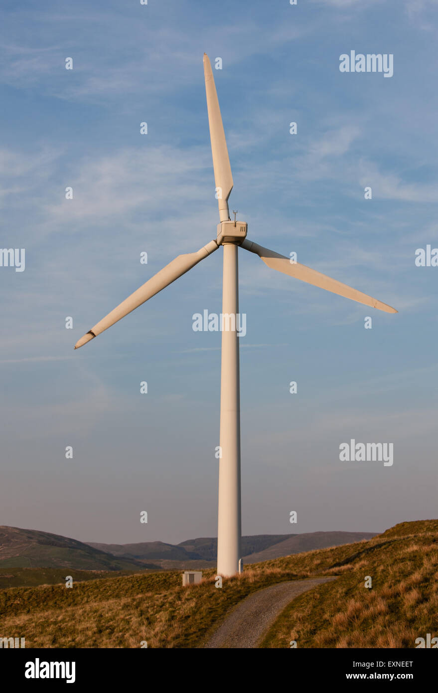 Sundown.Wind Turbinen im Infinis Besitz Rheidol Windpark, 8, 33 m Durchmesser klingen. Wind, Bauernhof, Turbine, power, Powys, Wales Stockfoto