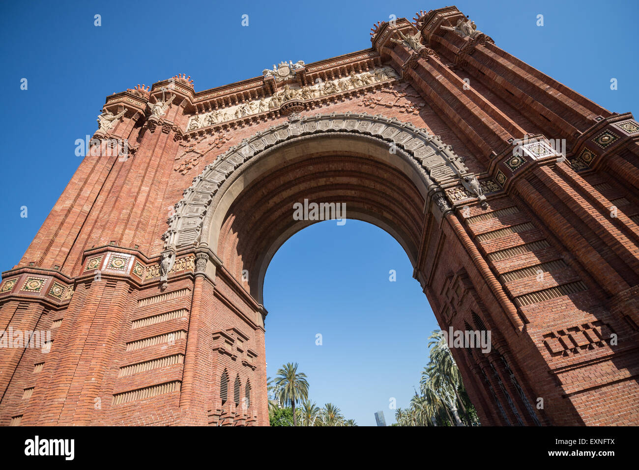 Triumphbogen namens Arc de Triomf erbaut 1888 Barcelona Weltausstellung am Passeig de Lluís Companys in Barcelona, Spanien Stockfoto