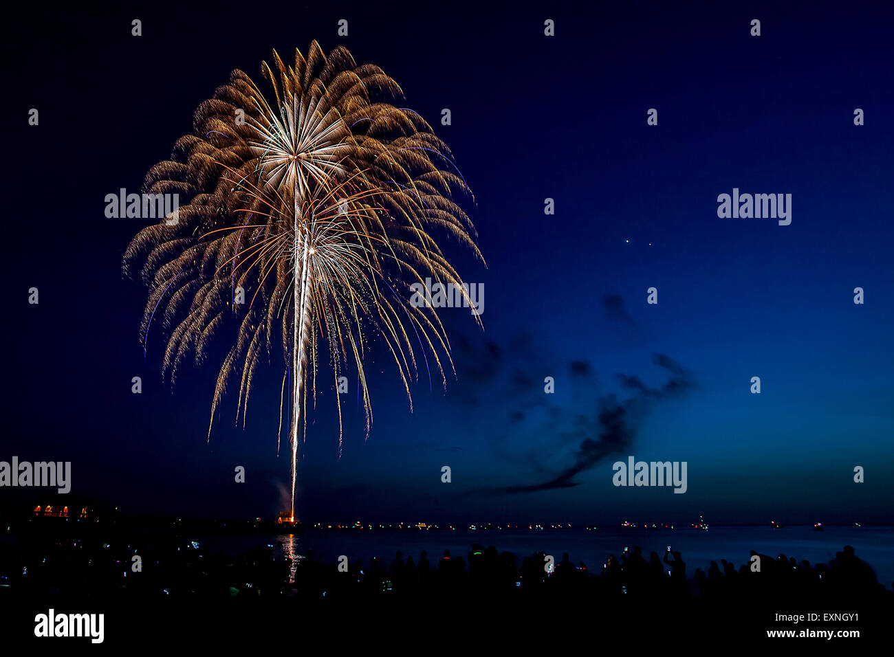 Feuerwerk über der Naples Florida Pier in der Nähe von Marco Island und Fort Myers Stockfoto