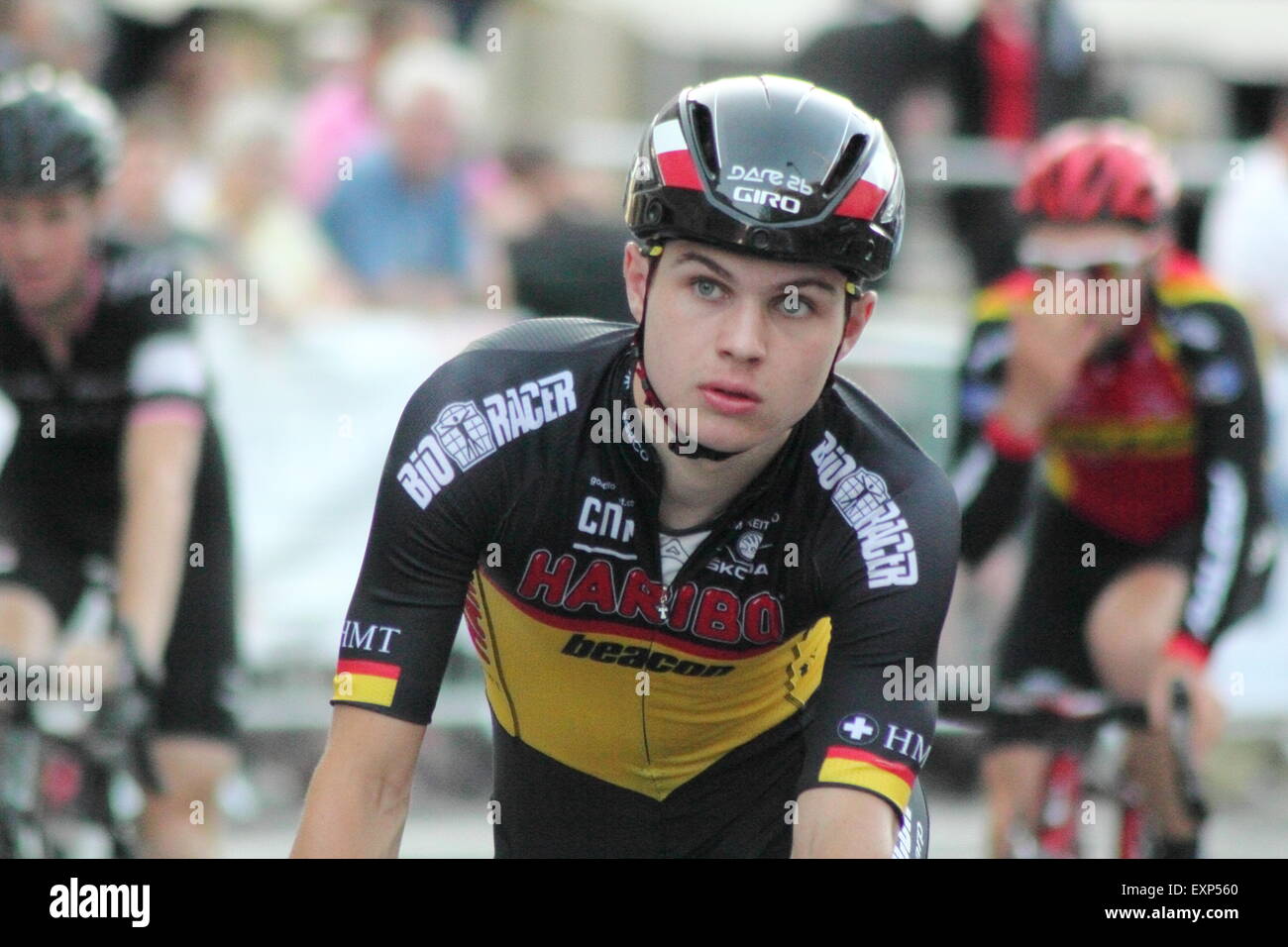 Radfahrer-Pedal durch Sheffield Stadt Zentrum, wie sie sich im Grand Prix Sheffield, South Yorkshire England UK beteiligen Stockfoto