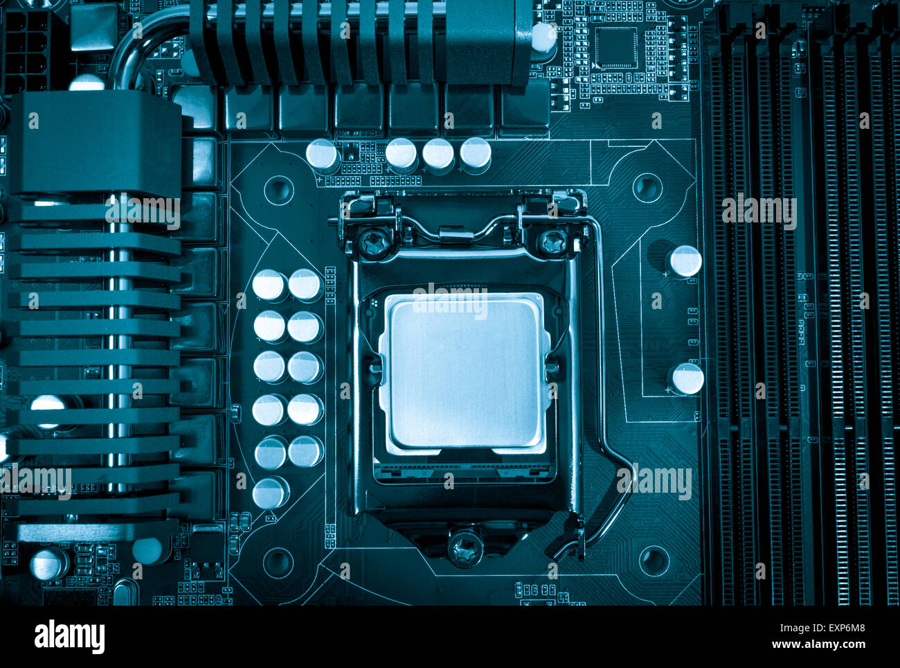 Mehrphasigen Power System moderner Prozessor mit Kühlkörper und der CPU-Sockel Stockfoto