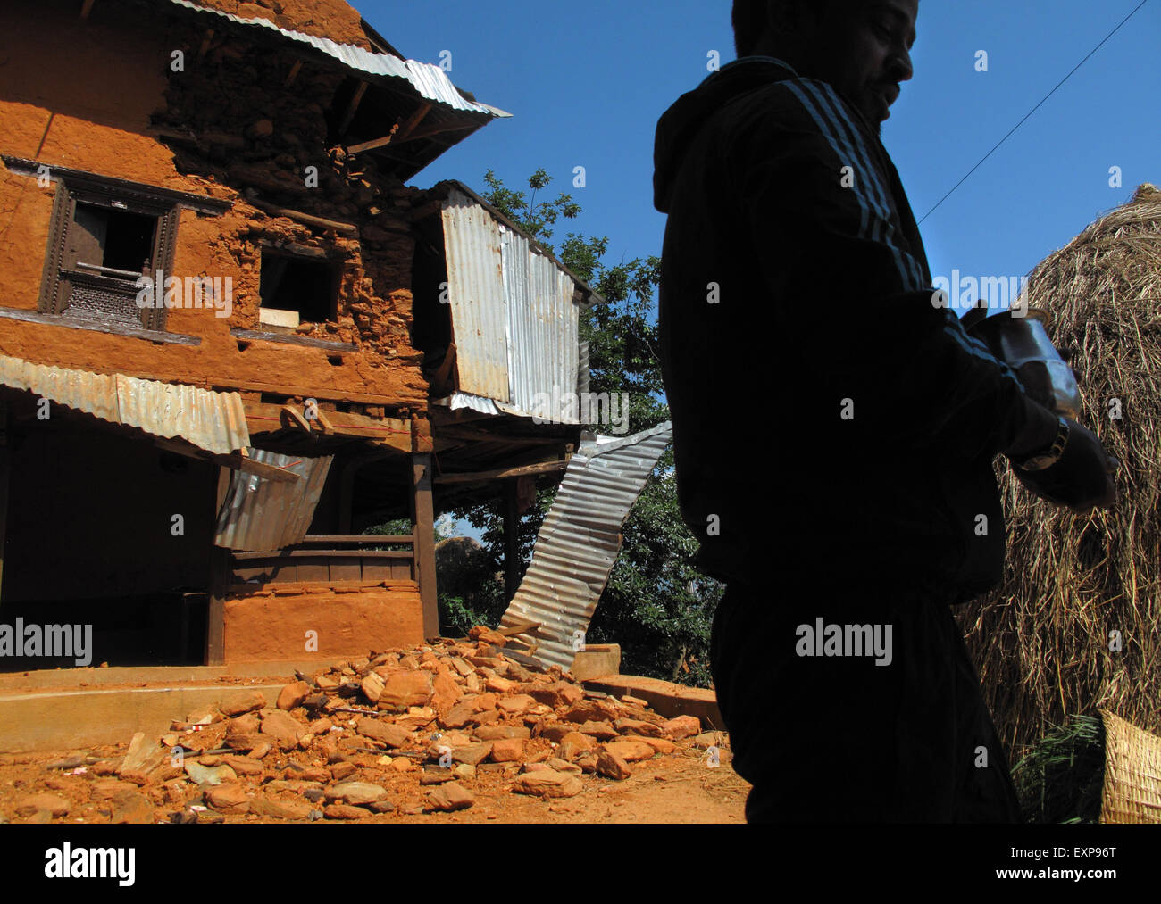 Zerstörung zu einem Haus, das nach dem Erdbeben von 2015, in Bageshworee, Nuwakot Bezirk von Zentral-Nepal Stockfoto