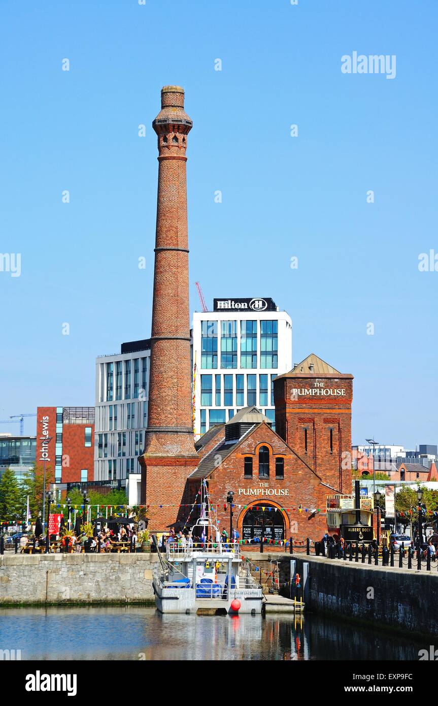 Blick auf die viktorianischen Pumphouse am Albert Dock, Liverpool, Merseyside, England, UK, Westeuropa. Stockfoto