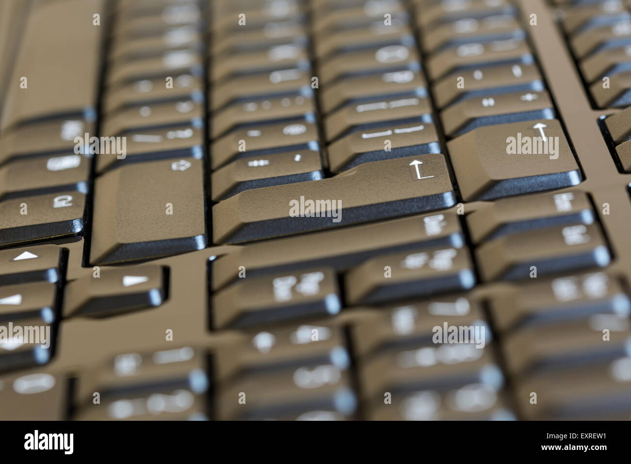 Tastatur. QWERTZ-Tastatur mit schwarzen Tasten. Stockfoto