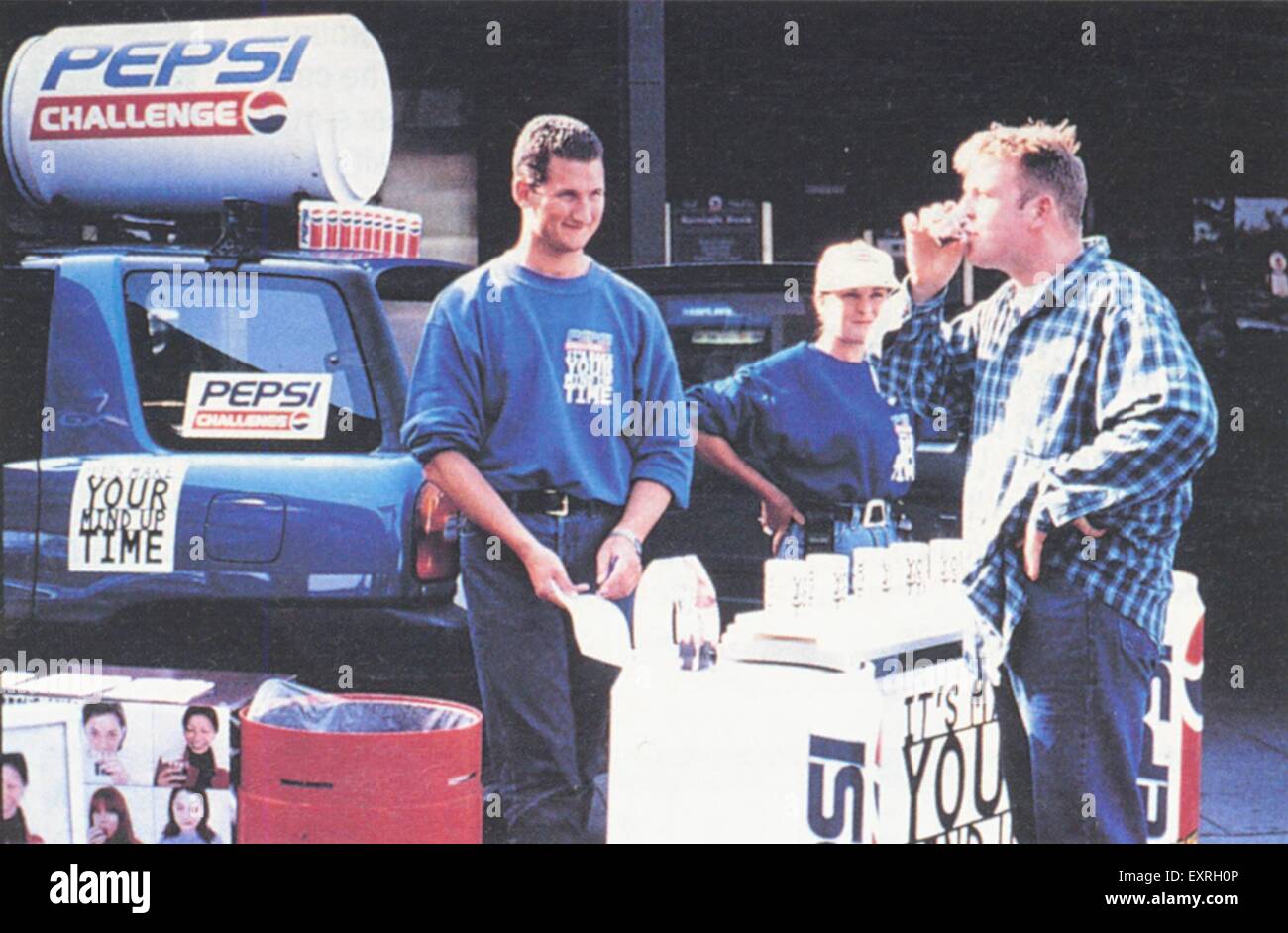 1990er Jahre UK Pepsi TV-Spot (greifen) Stockfoto