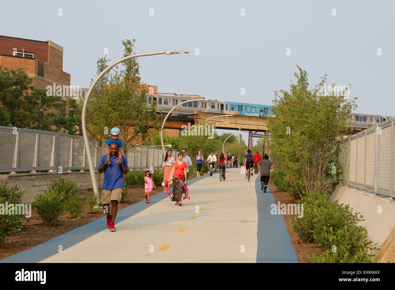 606/Bloomingdale Trail, CTA Blue Line-Brücke. Chicago, Illinois Stockfoto