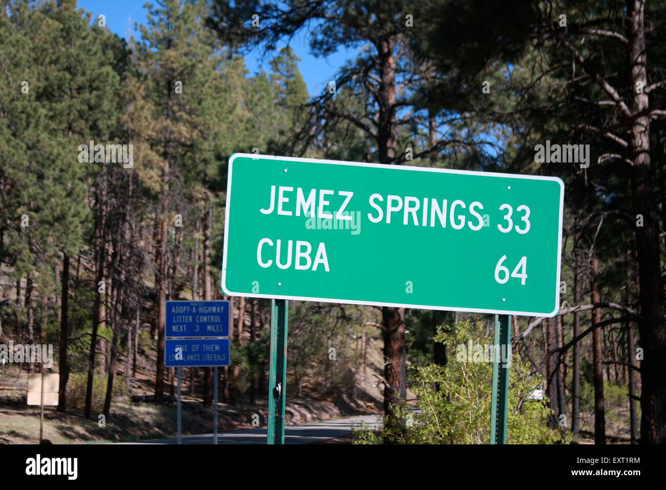 Verkehrszeichen in der Nähe von Los Alamos in New Mexico USA Stockfoto