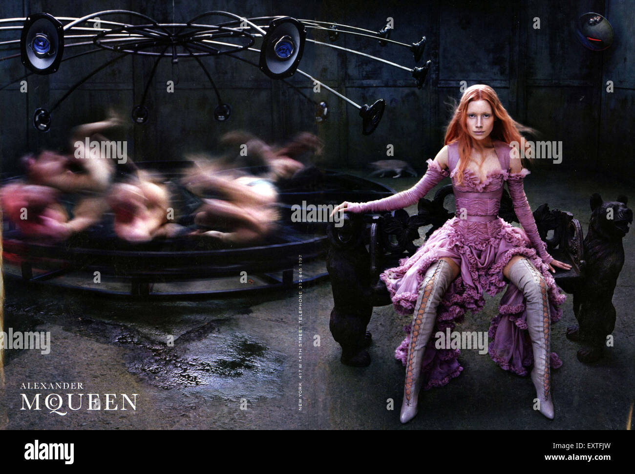 2000er Jahre UK Alexander McQueen Magazin Anzeige Stockfoto