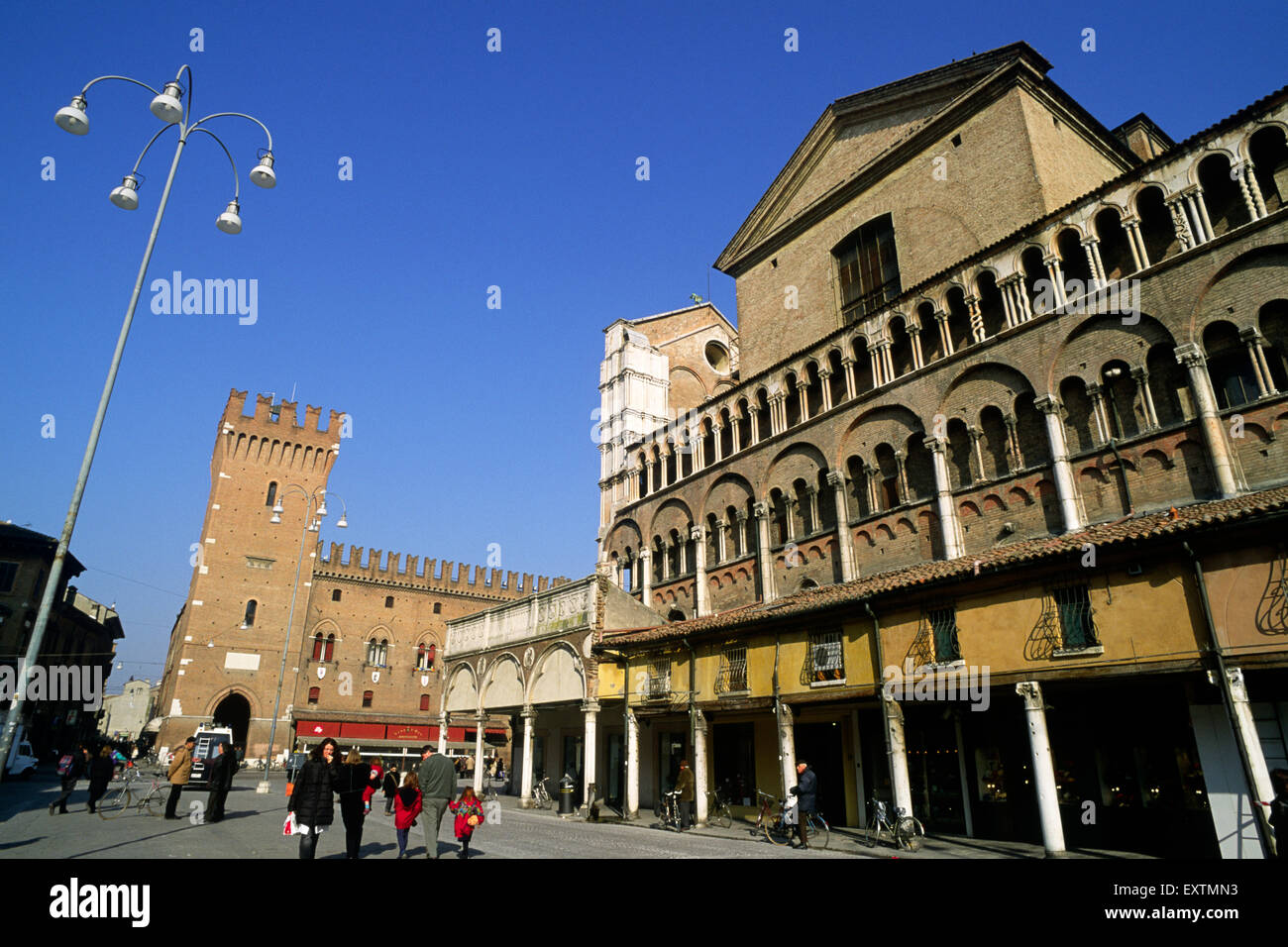Italien, Emilia Romagna, Ferrara, Loggia dei Merciai, Kathedrale und Rathaus Stockfoto