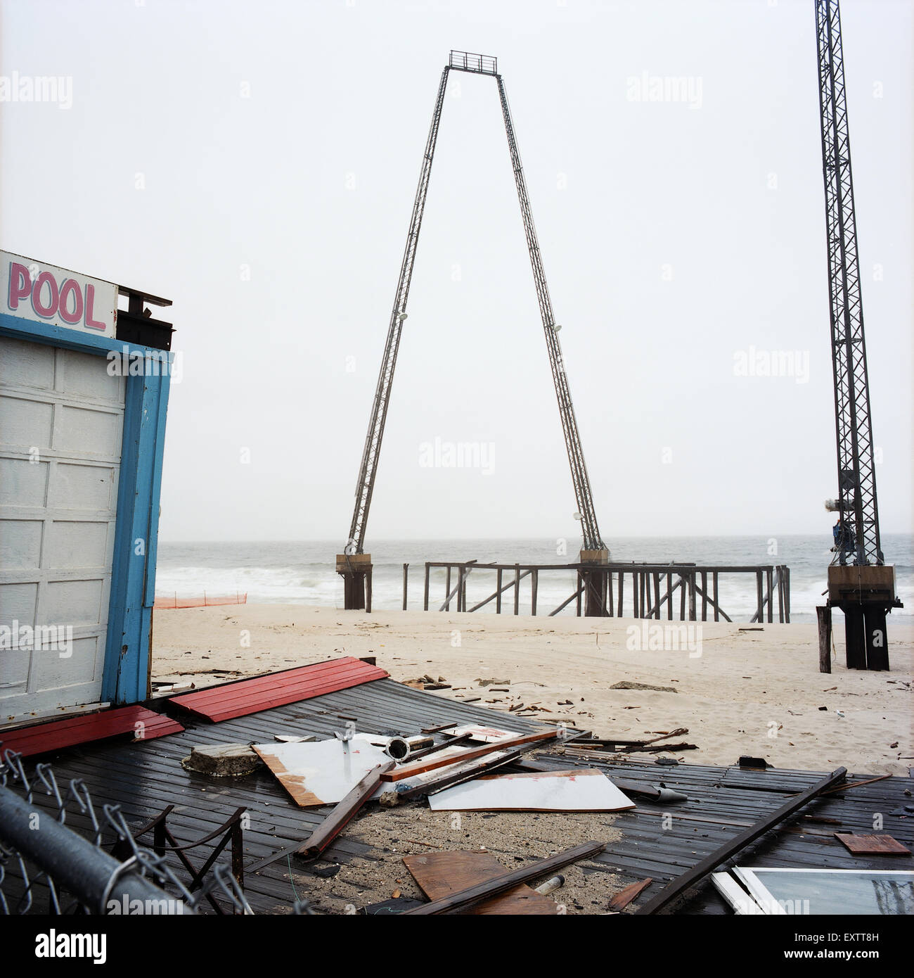 Blick auf Ferris Wheel-Unterstützung, die durch den Hurrikan Sandy aufgenommen am 7. Juni 2013 in Seaside Heights, New Jersey zerstört wurde Stockfoto