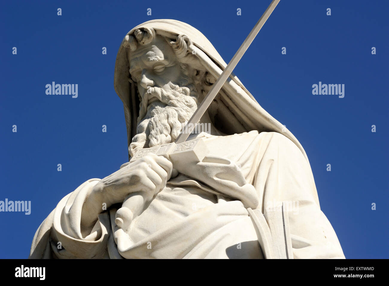 Italien, Rom, Basilika di San Paolo Fuori le Mura, Statue des hl. Paulus von Giuseppe Obici (19. Jahrhundert) Stockfoto