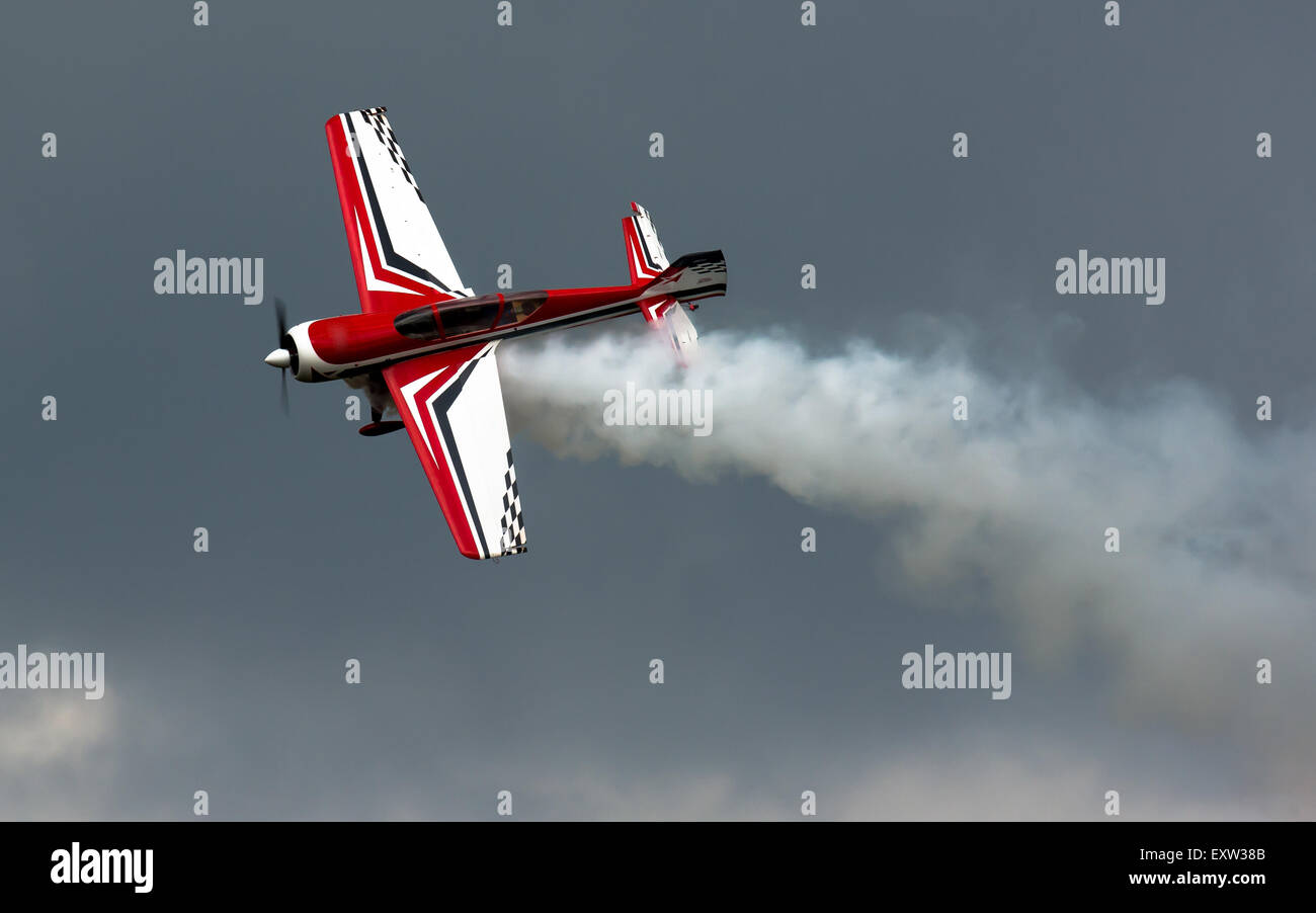 Kunstflugzeug Mit Rauchentwicklung Stockfoto