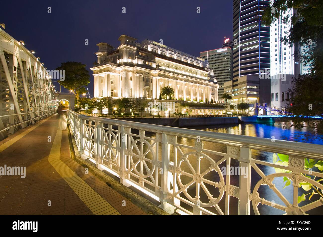 Cavenagh Brücke und Fullerton Hotel, Singapur, Asien Stockfoto