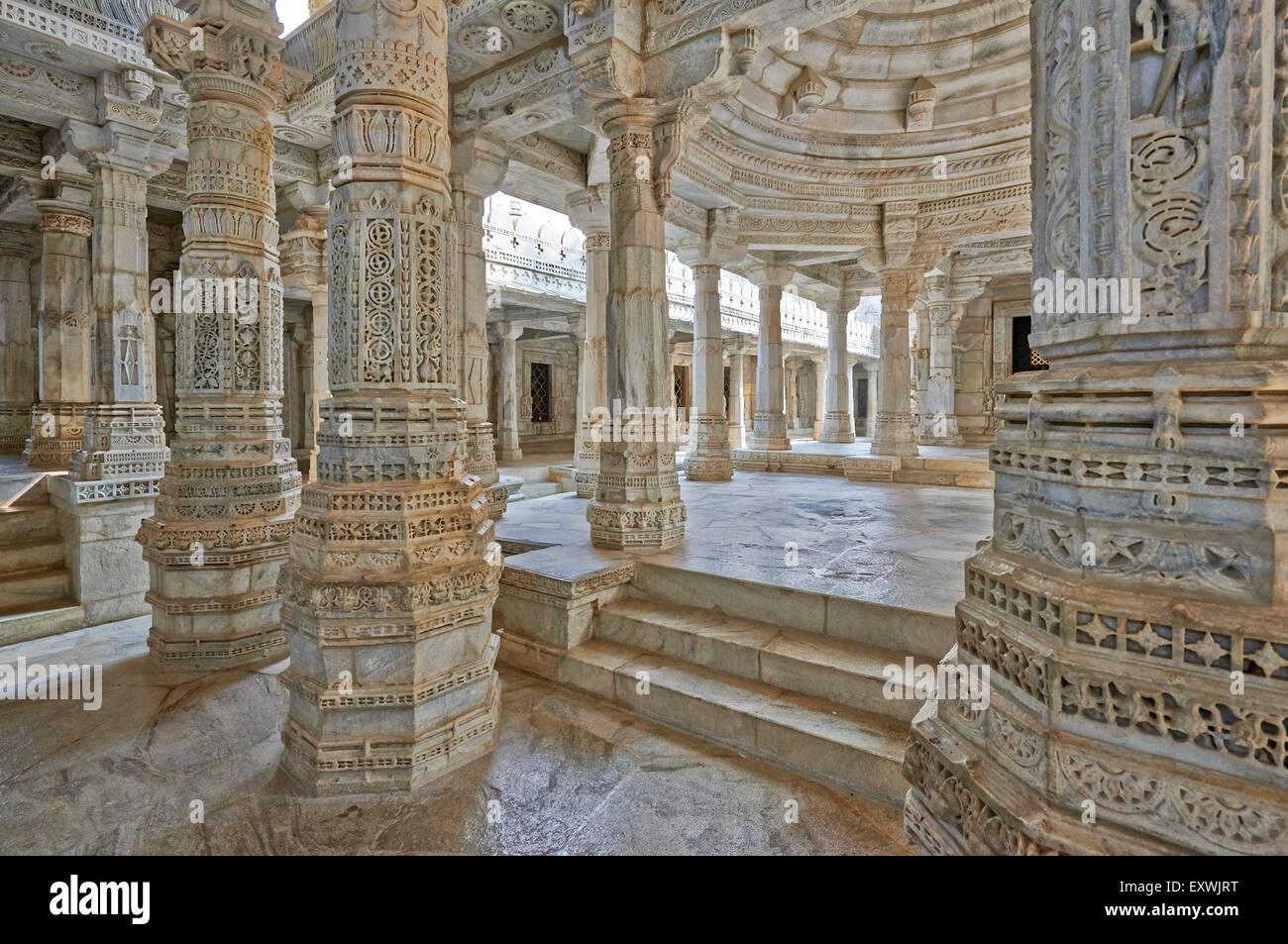 Jain-Tempel hergestellt aus weißem Marmor, Ranakpur, Rajasthan, Indien Stockfoto